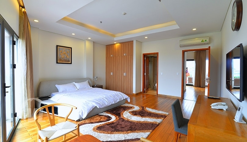 Furnished penthouse to lease in Tay Ho Hanoi with terrace and gym