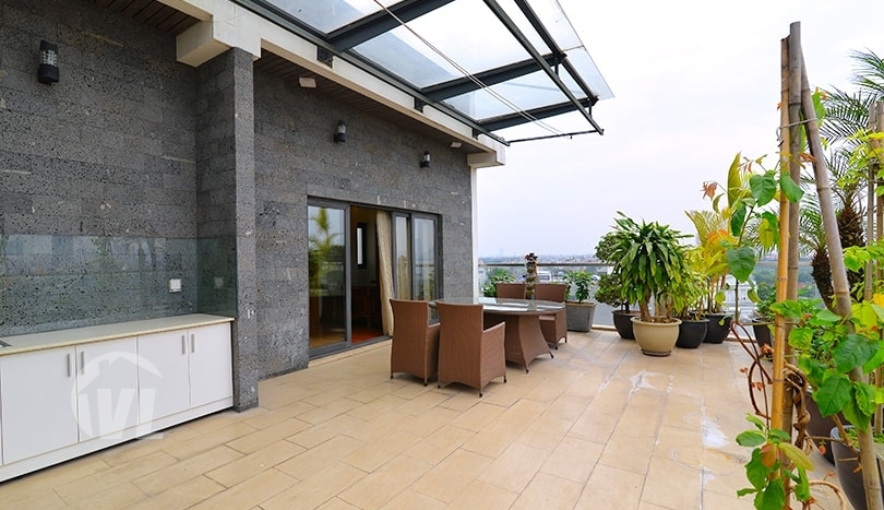 Furnished penthouse to lease in Tay Ho Hanoi with terrace and gym
