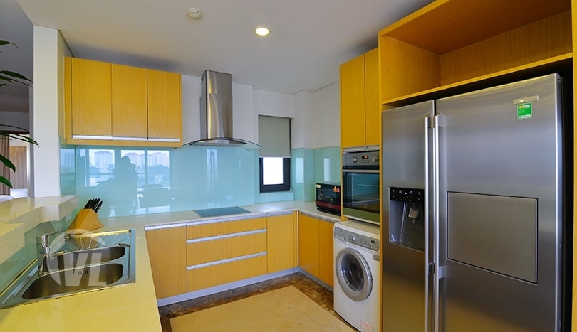 Furnished penthouse to lease in Tay Ho Hanoi with terrace and gym