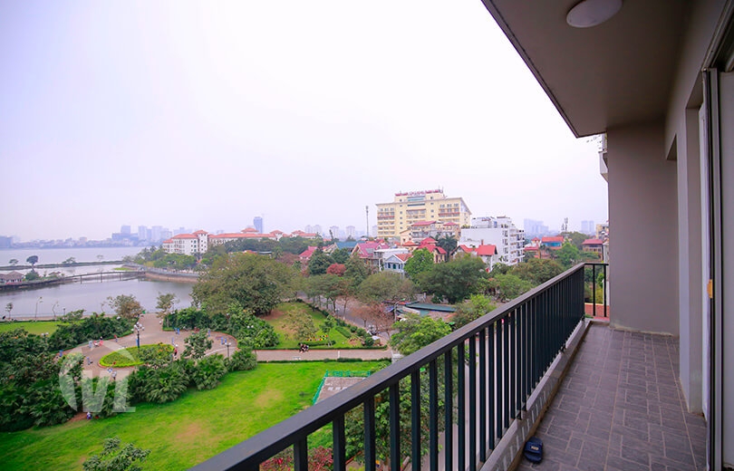 222 Gorgeous lake view 2 bedroom apartment in Tay Ho