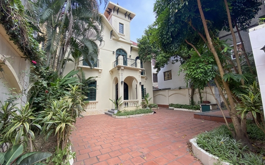 Large renovated furnished villa in Hanoi with garden on To Ngoc Van