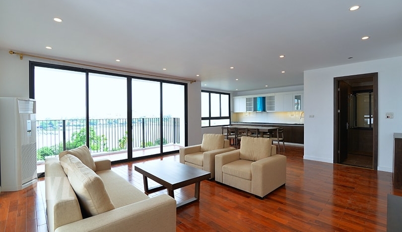 Spacious 3 bedroom apartment in Tay Ho, beautiful view