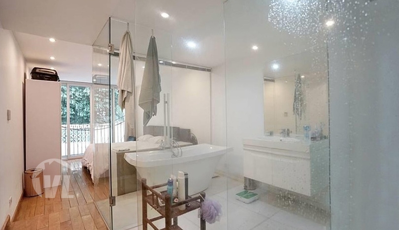 Unique triplex to rent in Hanoi right on Hoan Kiem lake
