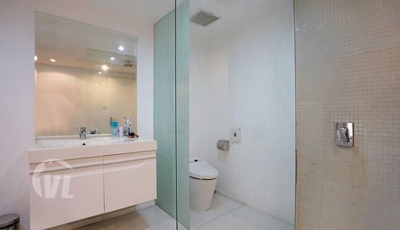 Unique triplex to rent in Hanoi right on Hoan Kiem lake