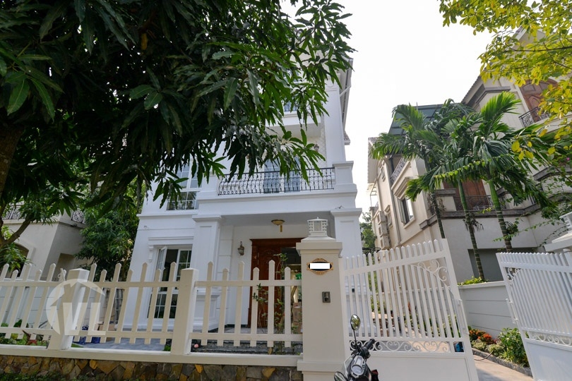 333 Vinhomes Riverside furnished detached villa to rent with elevator