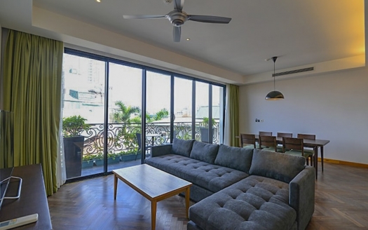 High quality 3 bedroom apartment for rent on quiet lane To Ngoc Van