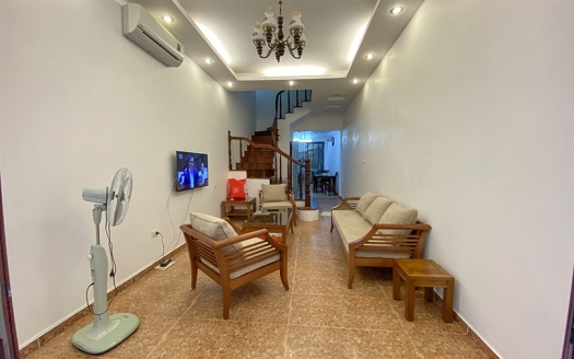 4 bedroom house in Tu Hoa Tay Ho with front yard and terrace