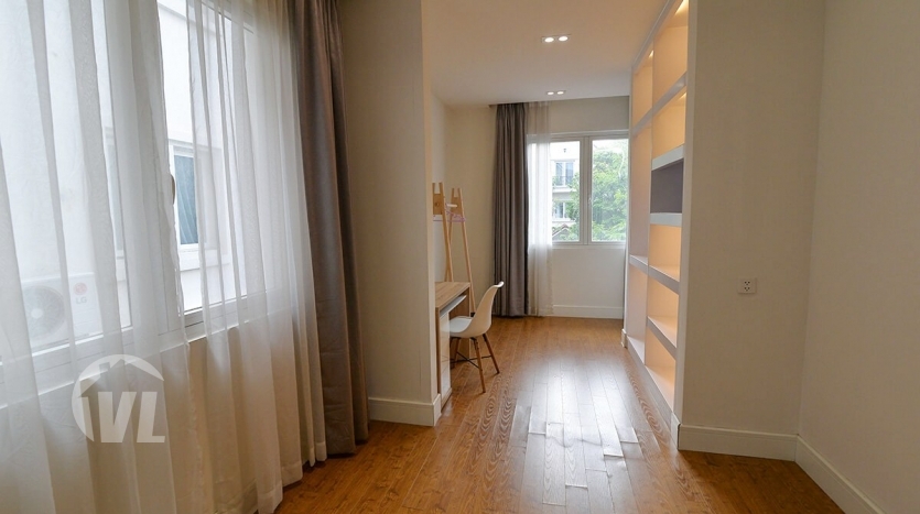4 bedroom furnished Vinhomes Riverside house with garden on a lake