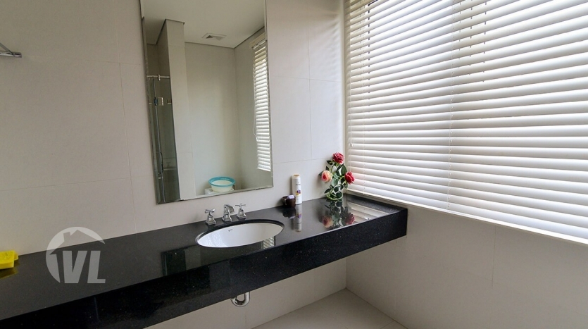 4 bedroom furnished Vinhomes Riverside house with garden on a lake