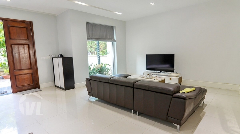 4 bedroom furnished Vinhomes Riverside house with garden on a lake