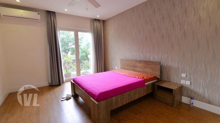 4 bedroom furnished Vinhomes Riverside house with garden on a lake