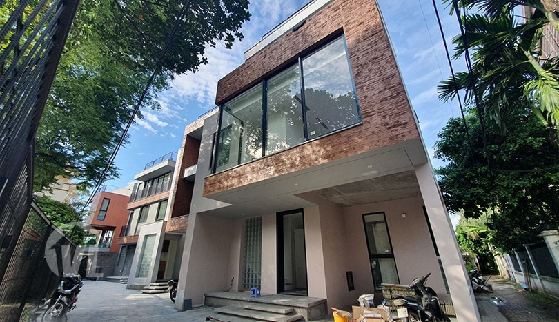 Brand new house in Long Bien 3 bedrooms and a working room