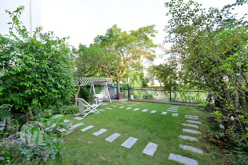 222 Hanoi rental house with large garden in Vinhomes Riverside