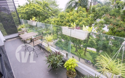 Lake view 2 bedrooms apartment on Tran Vu street