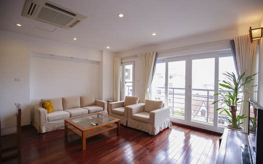 good price 3 bedroom apartment in Tay Ho