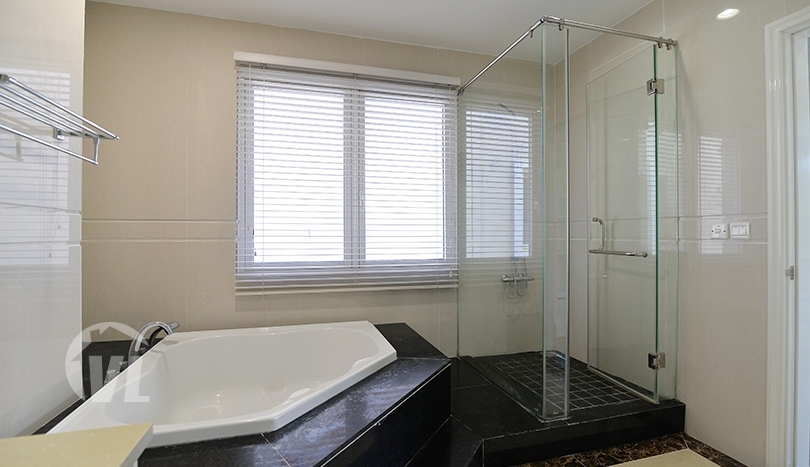 Modern renovated house to lease in Vinhomes Riverside next to BIS