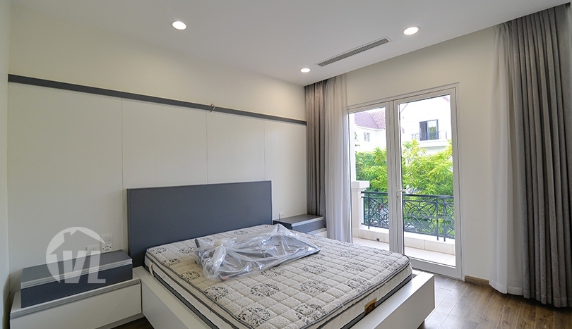 Modern renovated house to lease in Vinhomes Riverside next to BIS