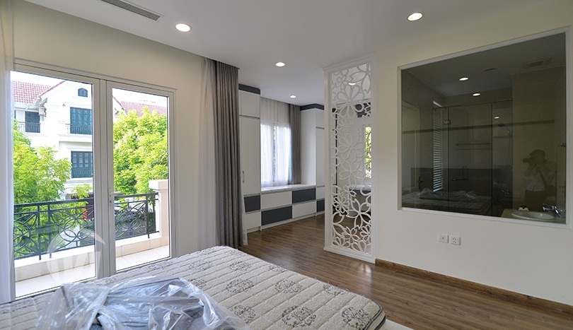 Modern renovated house to lease in Vinhomes Riverside next to BIS