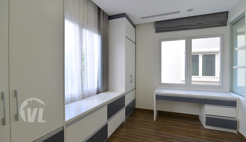 Modern renovated house to lease in Vinhomes Riverside next to BIS