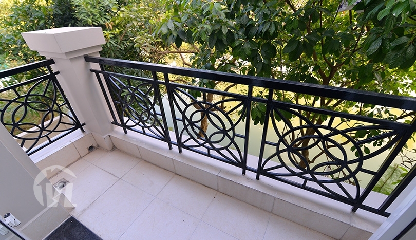 Modern renovated house to lease in Vinhomes Riverside next to BIS
