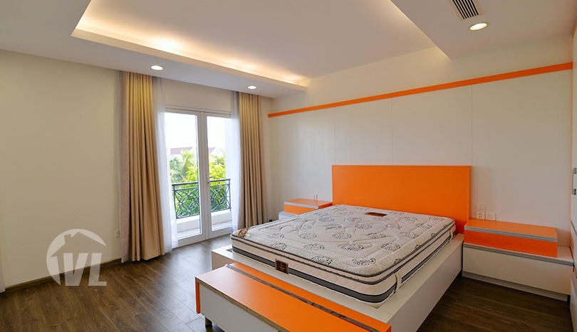 Modern renovated house to lease in Vinhomes Riverside next to BIS