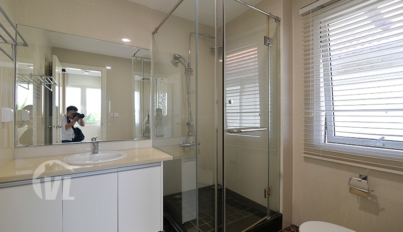 Modern renovated house to lease in Vinhomes Riverside next to BIS