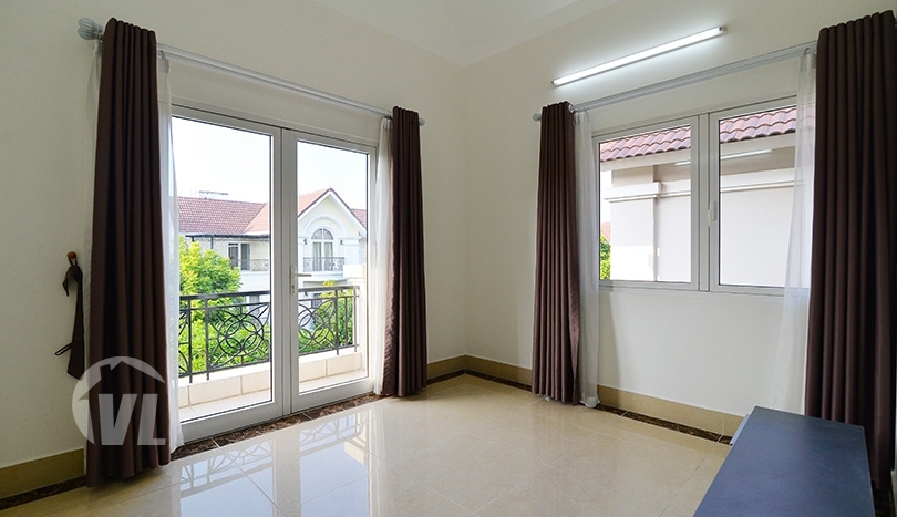 Modern renovated house to lease in Vinhomes Riverside next to BIS