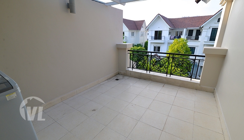 Modern renovated house to lease in Vinhomes Riverside next to BIS