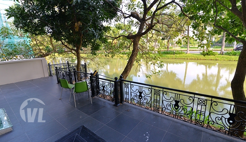 Modern renovated house to lease in Vinhomes Riverside next to BIS