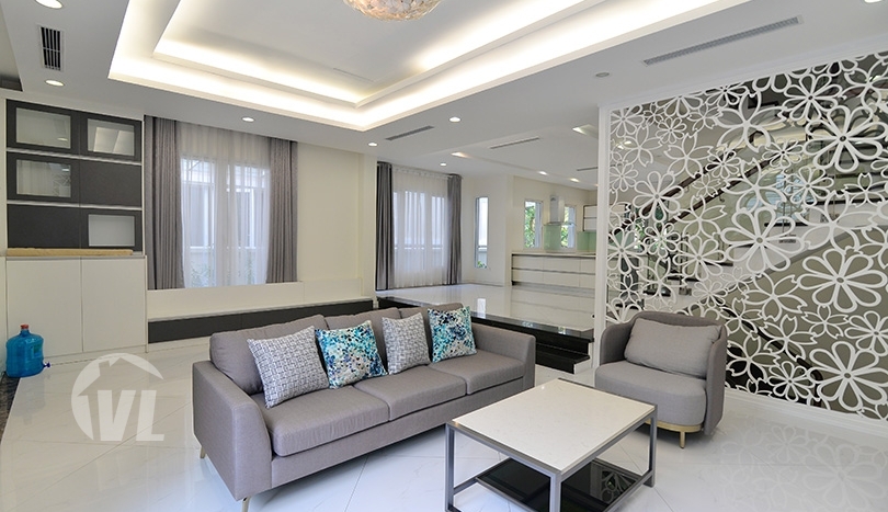Modern renovated house to lease in Vinhomes Riverside next to BIS