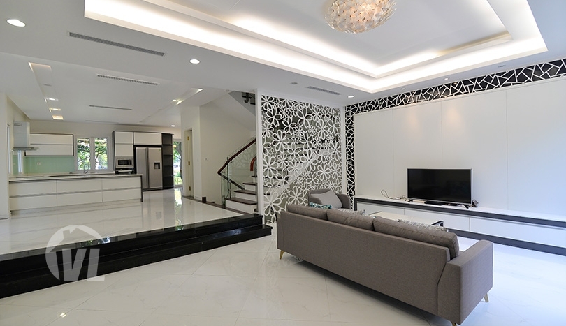 Modern renovated house to lease in Vinhomes Riverside next to BIS