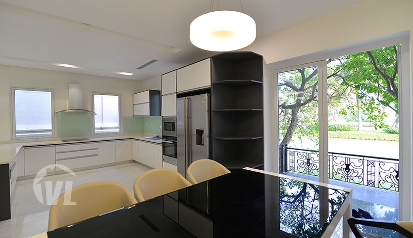 Modern renovated house to lease in Vinhomes Riverside next to BIS