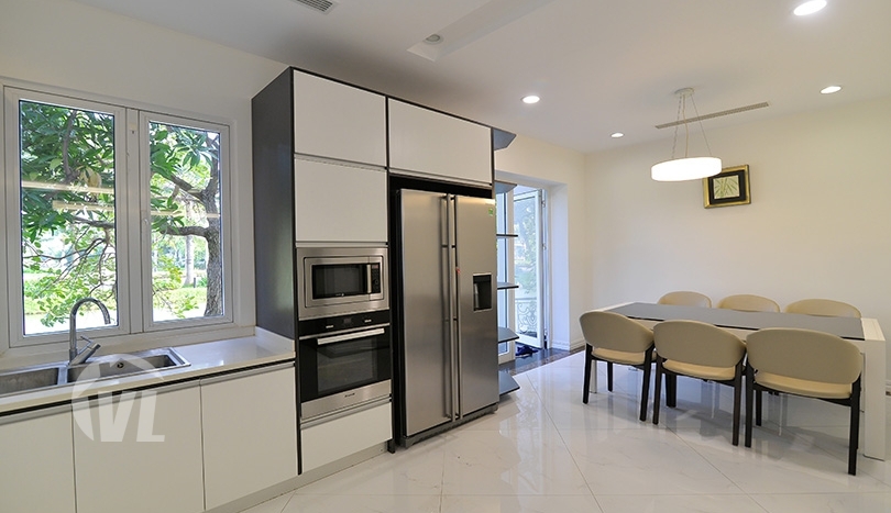 Modern renovated house to lease in Vinhomes Riverside next to BIS