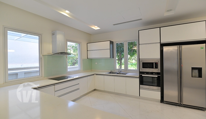 Modern renovated house to lease in Vinhomes Riverside next to BIS