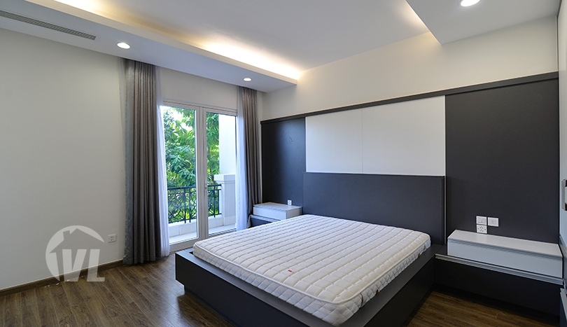Modern renovated house to lease in Vinhomes Riverside next to BIS