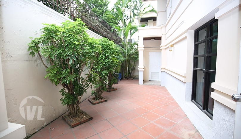 Serviced villa to rent in Tay Ho with gym and swimming pool