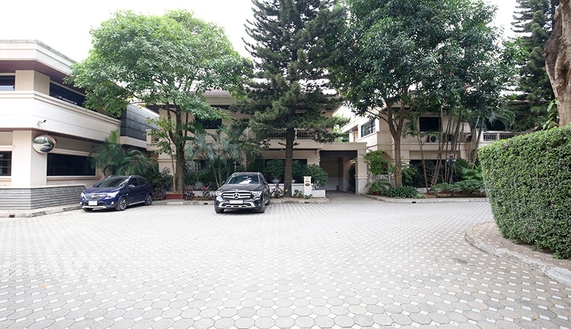 Serviced villa to rent in Tay Ho with gym and swimming pool
