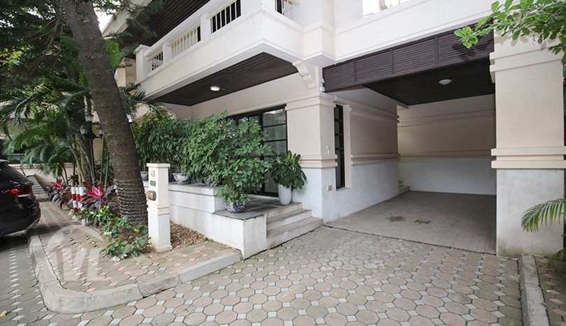 Serviced villa to rent in Tay Ho with gym and swimming pool