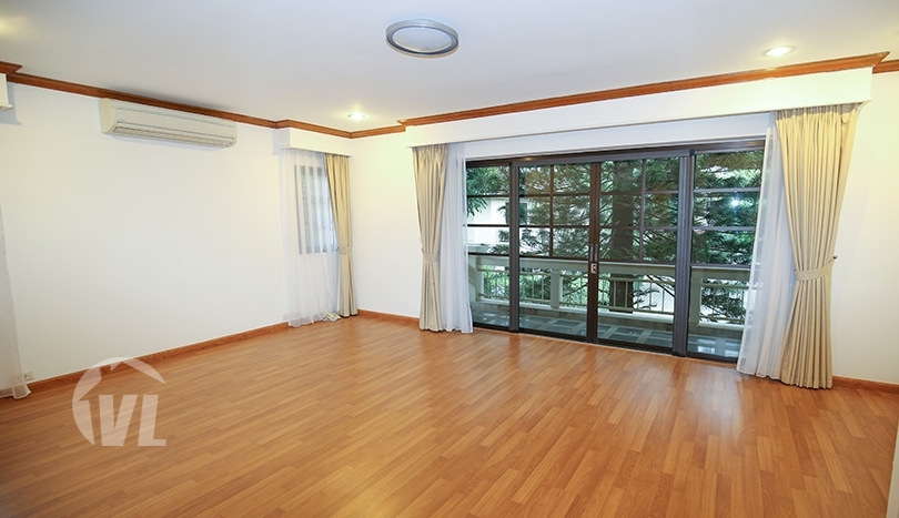 Serviced villa to rent in Tay Ho with gym and swimming pool