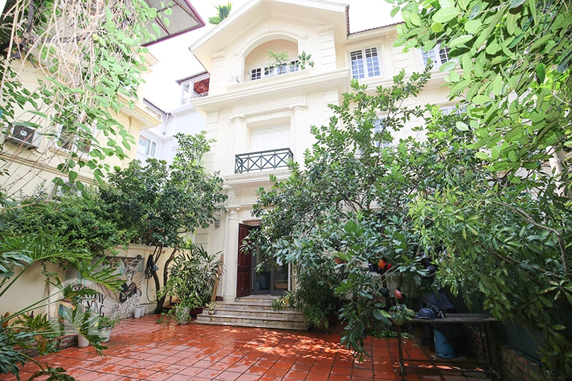 222 Spacious 3 beds furnished house with large yard in the West Lake area