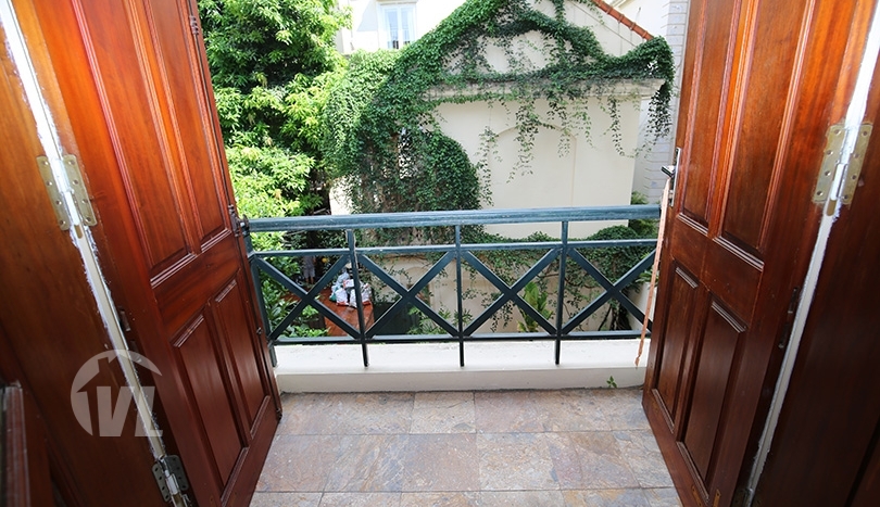 Spacious 3 beds furnished house with large yard in the West Lake area