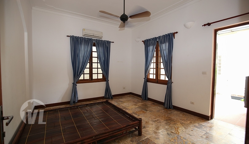 Spacious 3 beds furnished house with large yard in the West Lake area