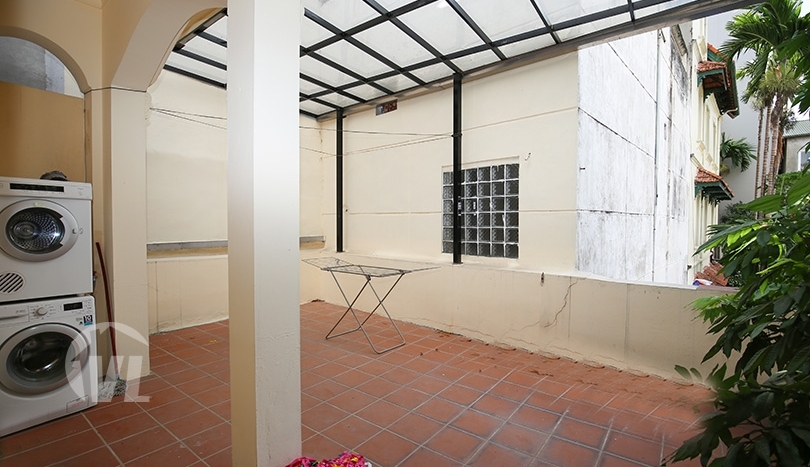 Spacious 3 beds furnished house with large yard in the West Lake area