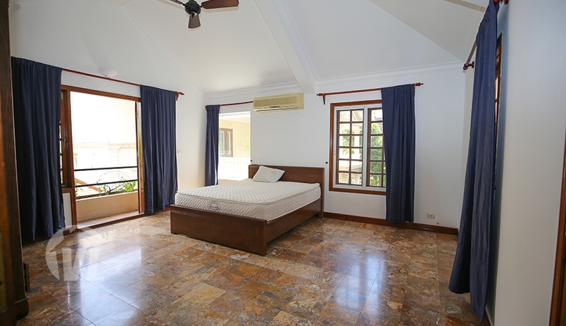 Spacious 3 beds furnished house with large yard in the West Lake area