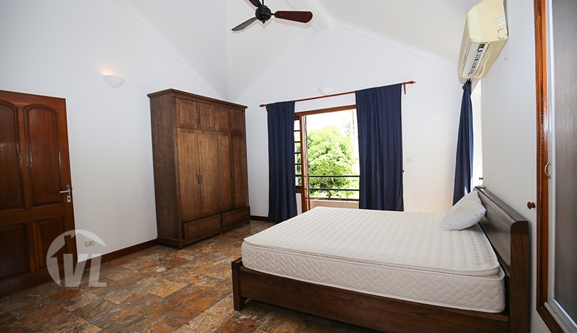 Spacious 3 beds furnished house with large yard in the West Lake area