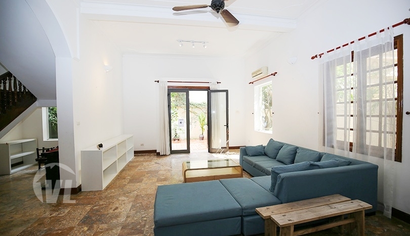 Spacious 3 beds furnished house with large yard in the West Lake area