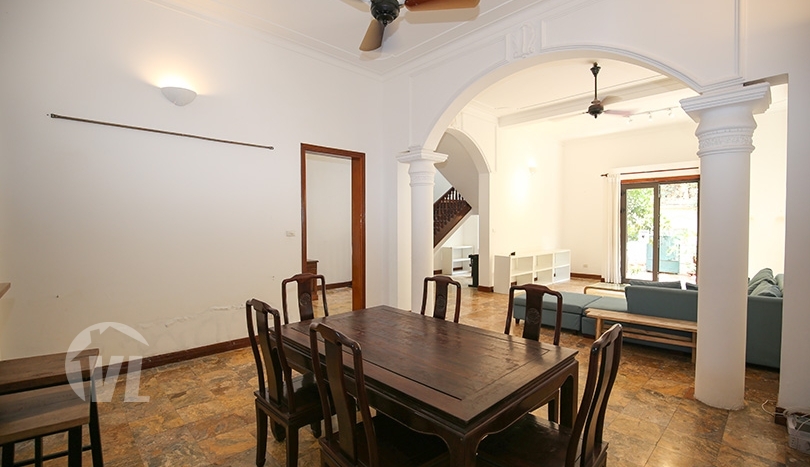 Spacious 3 beds furnished house with large yard in the West Lake area