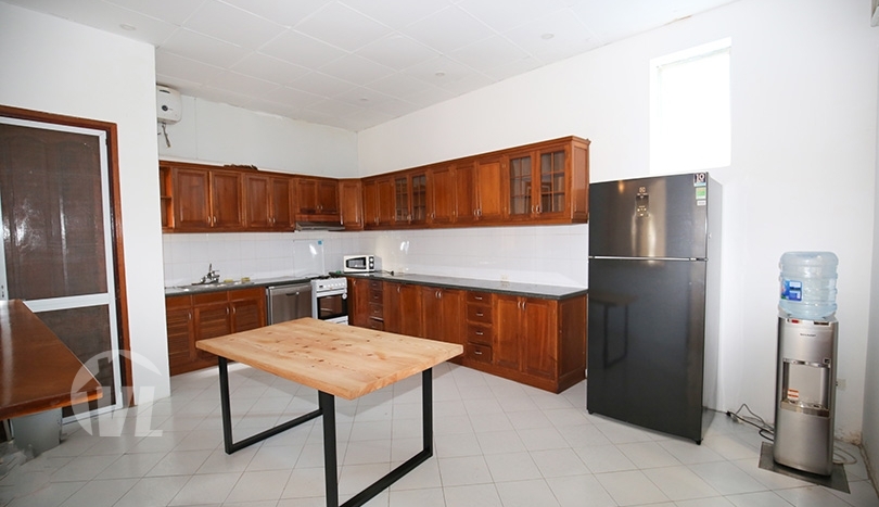 Spacious 3 beds furnished house with large yard in the West Lake area