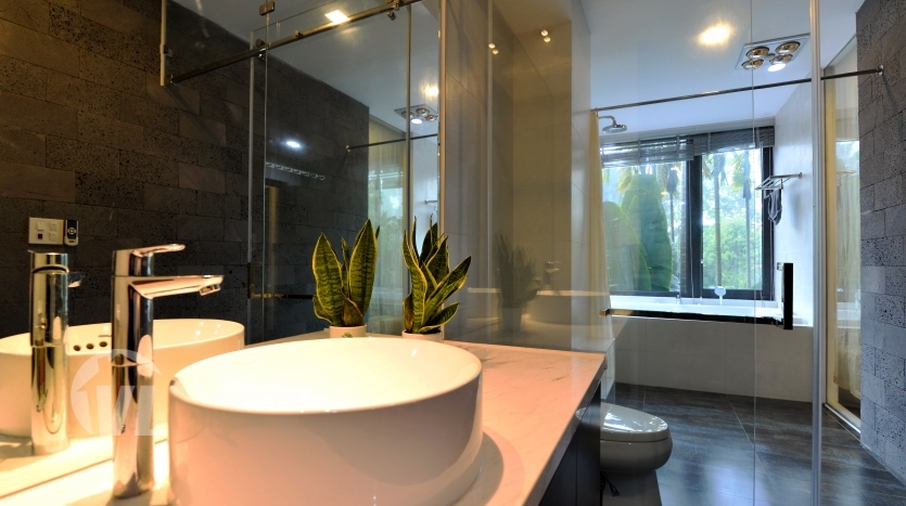 Large 4 bedrooms apartment to rent in Tay Ho with open view
