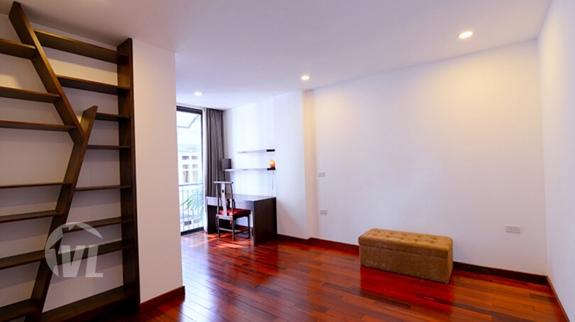 Large 4 bedrooms apartment to rent in Tay Ho with open view